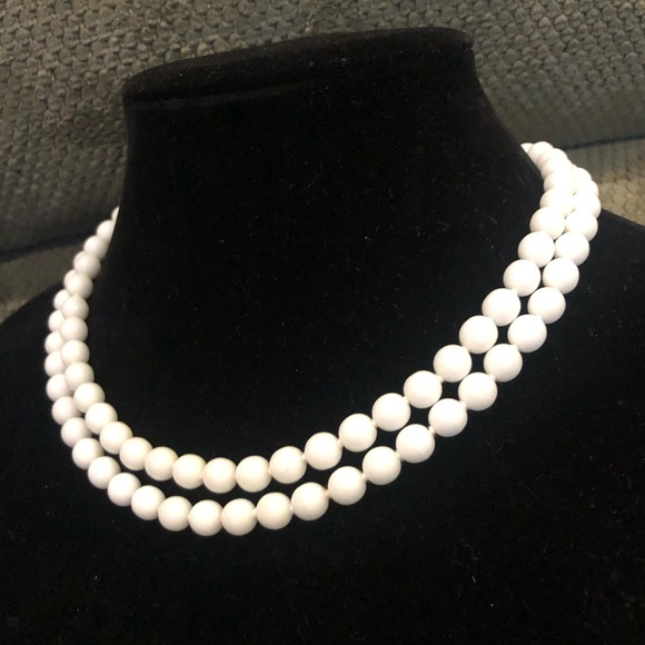 Jewelry - Rare Milk Glass Beads Classic Vintage jewellery knotted Necklace strand